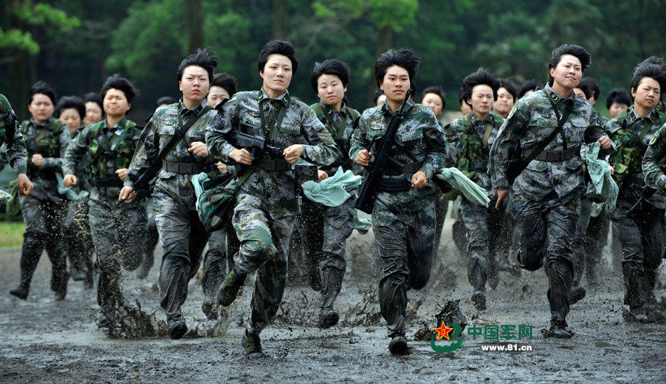 中国女兵，魔鬼周照片背后的训练故事，中国女兵魔鬼周背后的训练故事