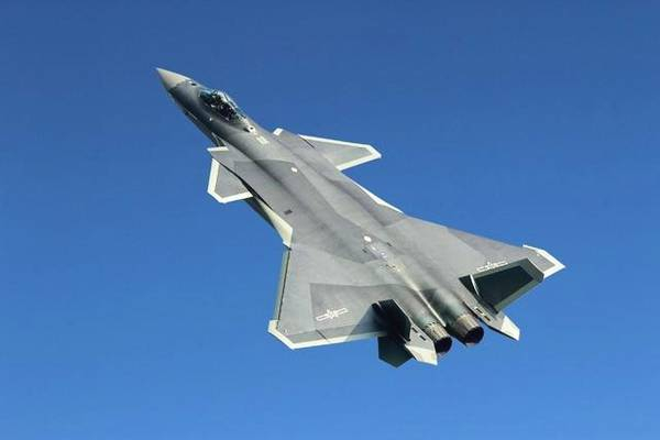 歼16与歼20，空中力量的对比与探讨，歼16与歼20，空中力量的对比与深度探讨