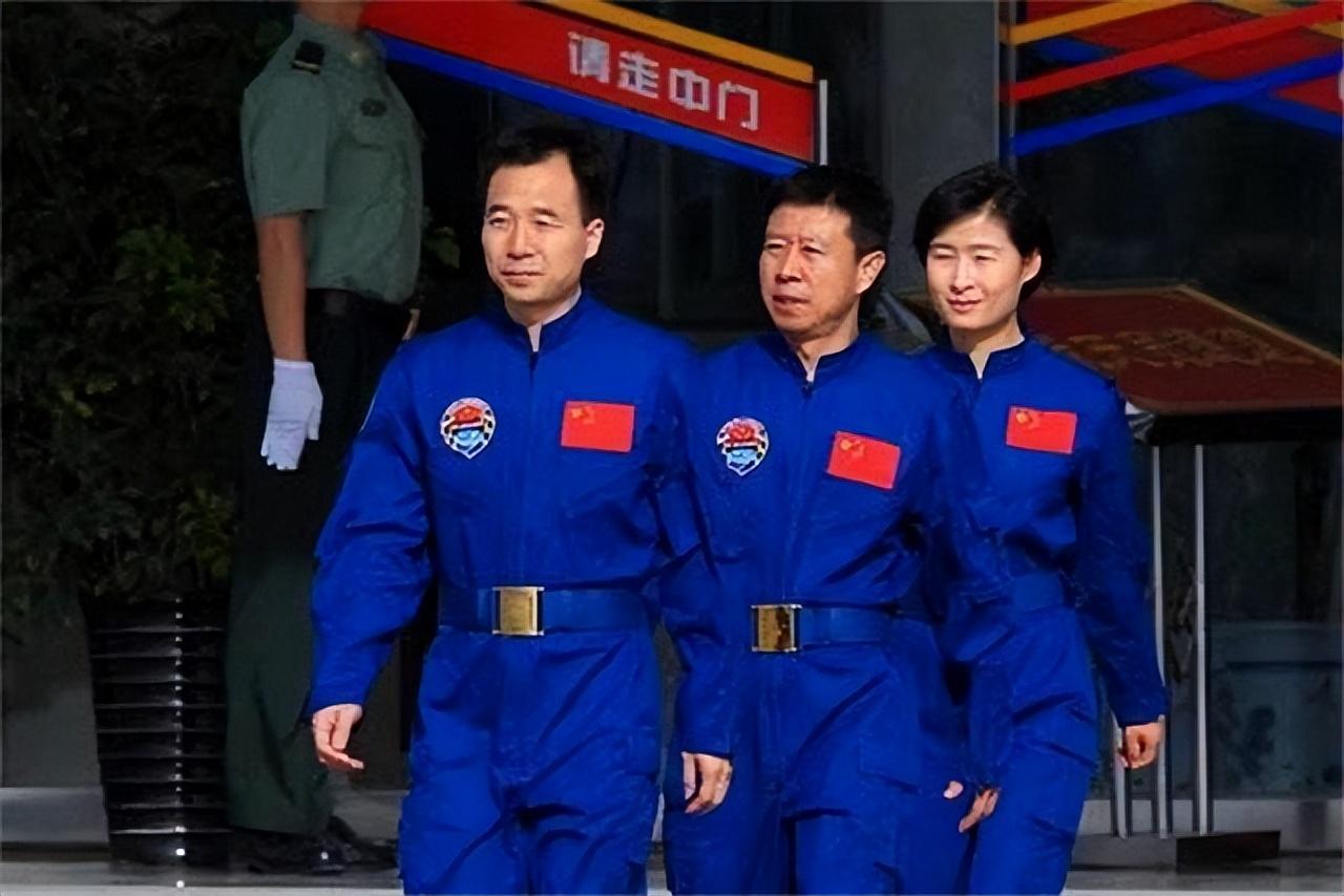 军衔在当代社会的重要性及其影响，现在的军衔概览，军衔在当代社会的重要性与影响概览，现代军衔体系深度解析