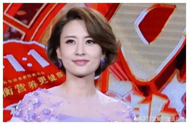 八一晚会璀璨之夜，主持人张蕾的光芒，八一晚会璀璨之夜，主持人张蕾闪耀全场