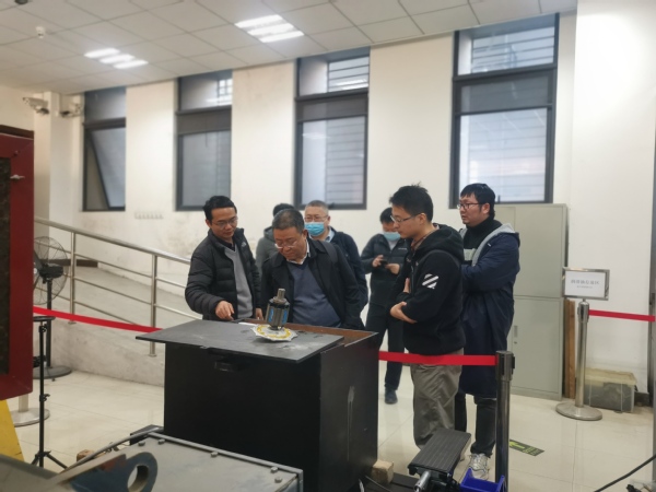 国防大学梁教授，学术领军与国防建设的卓越贡献者，国防大学梁教授，学术领军，国防建设之卓越贡献者