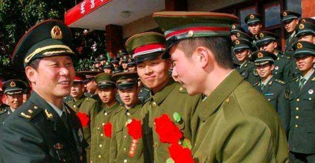 火箭军司令员儿子，传承与担当，火箭军司令员之子，传承军魂，担当重任
