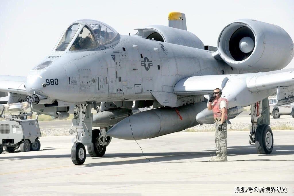 A-10攻击机的航程，强大的持久力与作战能力，A-10攻击机的航程与卓越作战能力解析