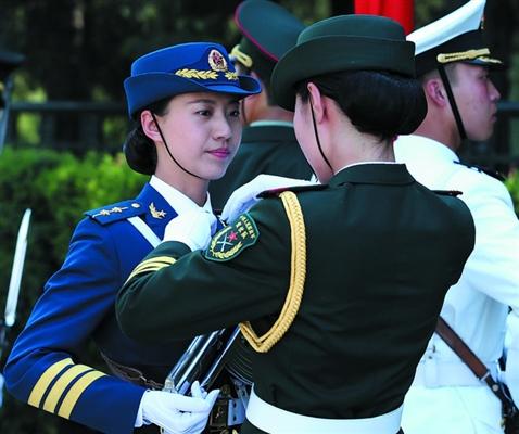 中国人民解放军仪仗队女兵亮相，新时代的荣耀与骄傲，中国人民解放军仪仗队女兵亮相，新时代的荣耀典范