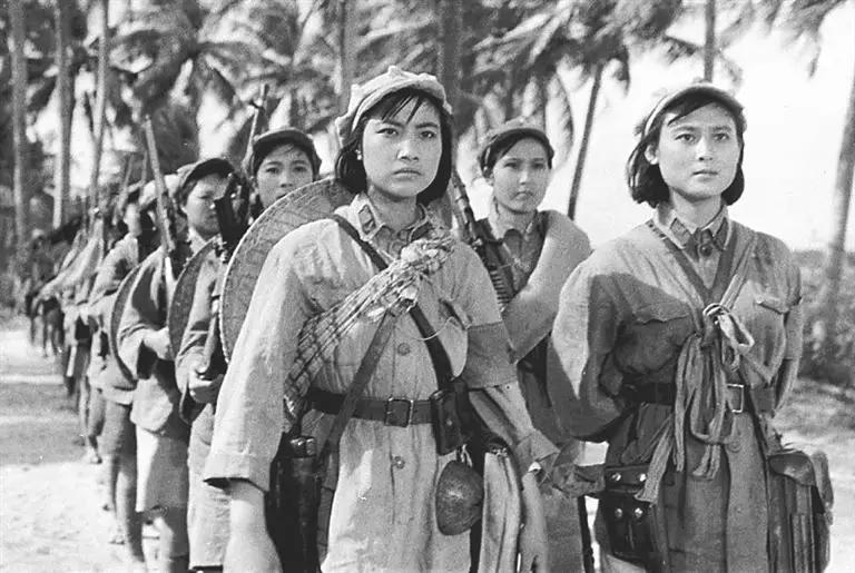 南日岛战役中解放军女干部的风采，南日岛战役中的巾帼英雄，解放军女干部风采展