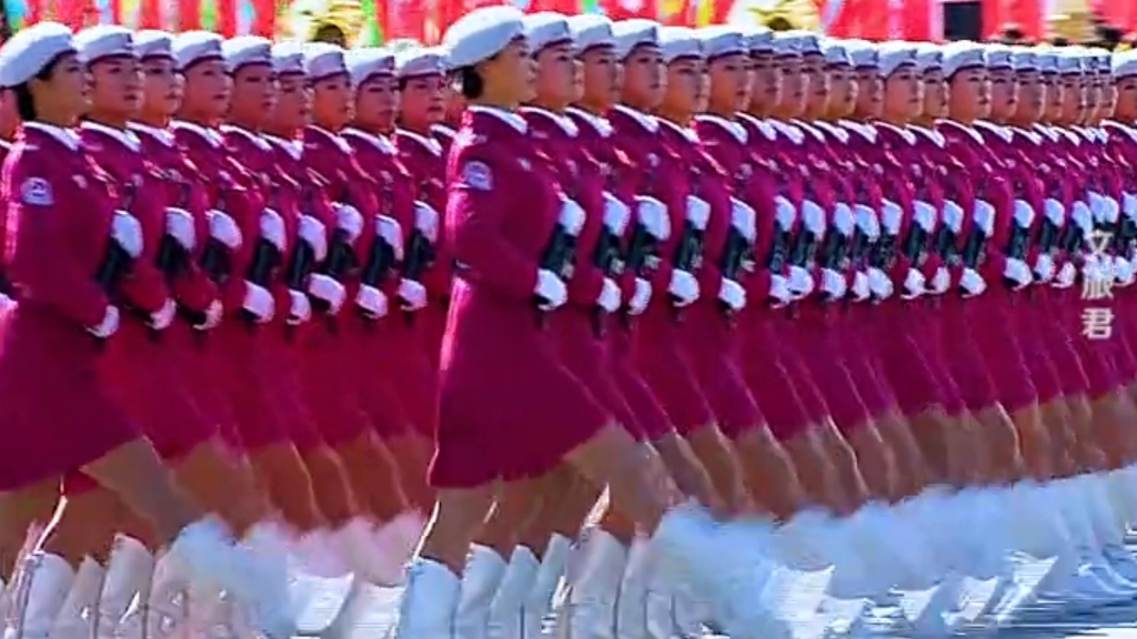 中国女兵最漂亮的表演——英勇与柔美的完美融合,中国女兵的英勇柔美,完美融合的壮丽表演