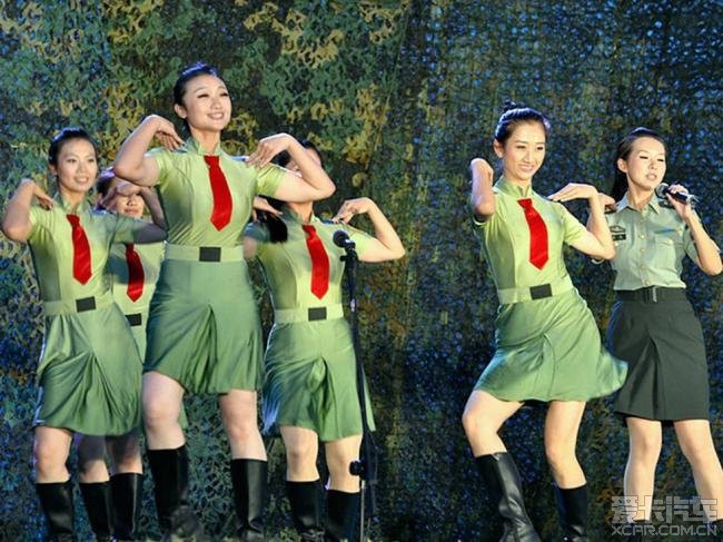 中国女兵最漂亮的表演——英勇与柔美的完美融合,中国女兵的英勇柔美,完美融合的壮丽表演
