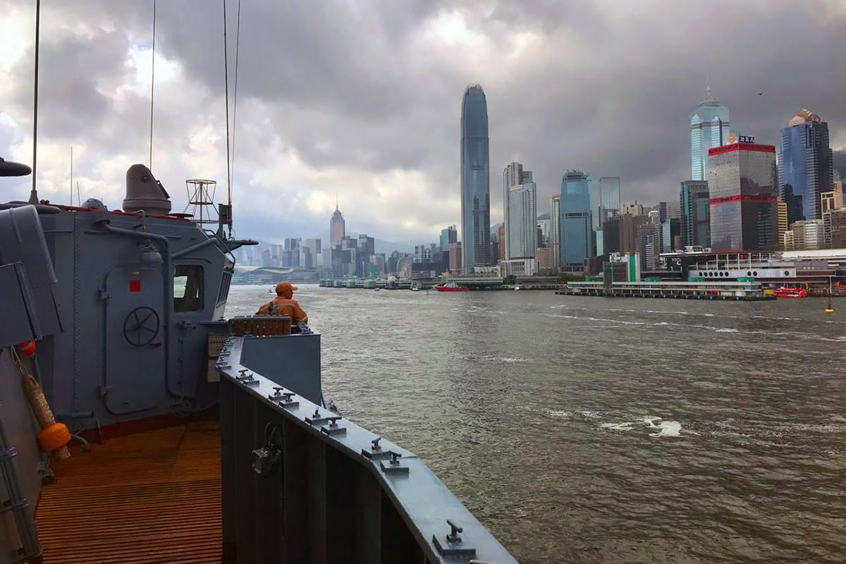 瓦良格号导弹巡洋舰欣赏,力量与美的完美结合,瓦良格号导弹巡洋舰,力量与美的巅峰结合