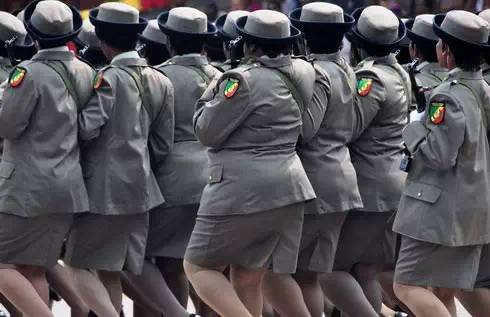 中国女兵搞笑图片,展现不一样的风采,中国女兵搞笑图片,别样风采展现!