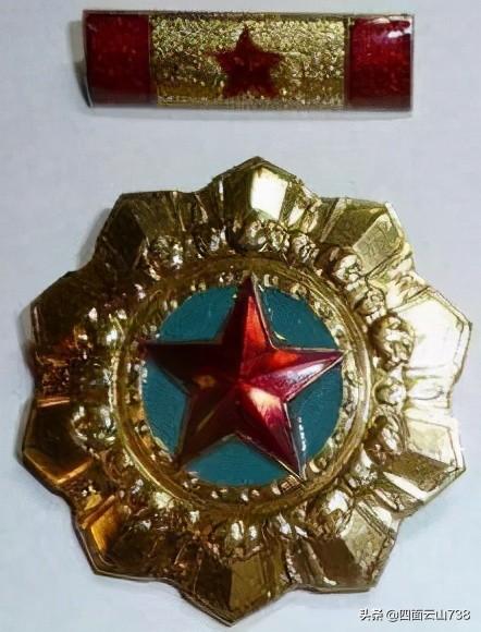 八一勋章与军长,荣誉与职务的对比解析,八一勋章与军长,荣誉与职务的对比解析探究