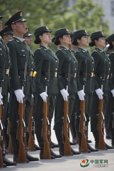 解放军女士兵图片大全，展现女性力量与荣耀，解放军女士兵风采，展现女性力量与荣耀的荣耀瞬间