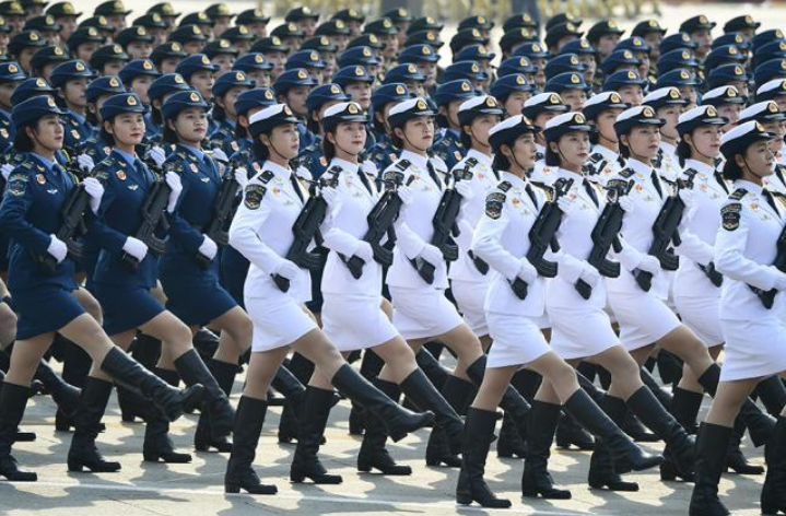 女兵参加阅兵的电影,展现力量与荣耀,女兵阅兵,力量与荣耀的展现