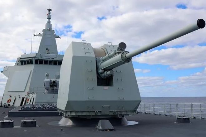 解放军24小时内6艘次军舰,展现国家力量的速度与决心,解放军军舰密集行动,国家力量的速度与决心展示