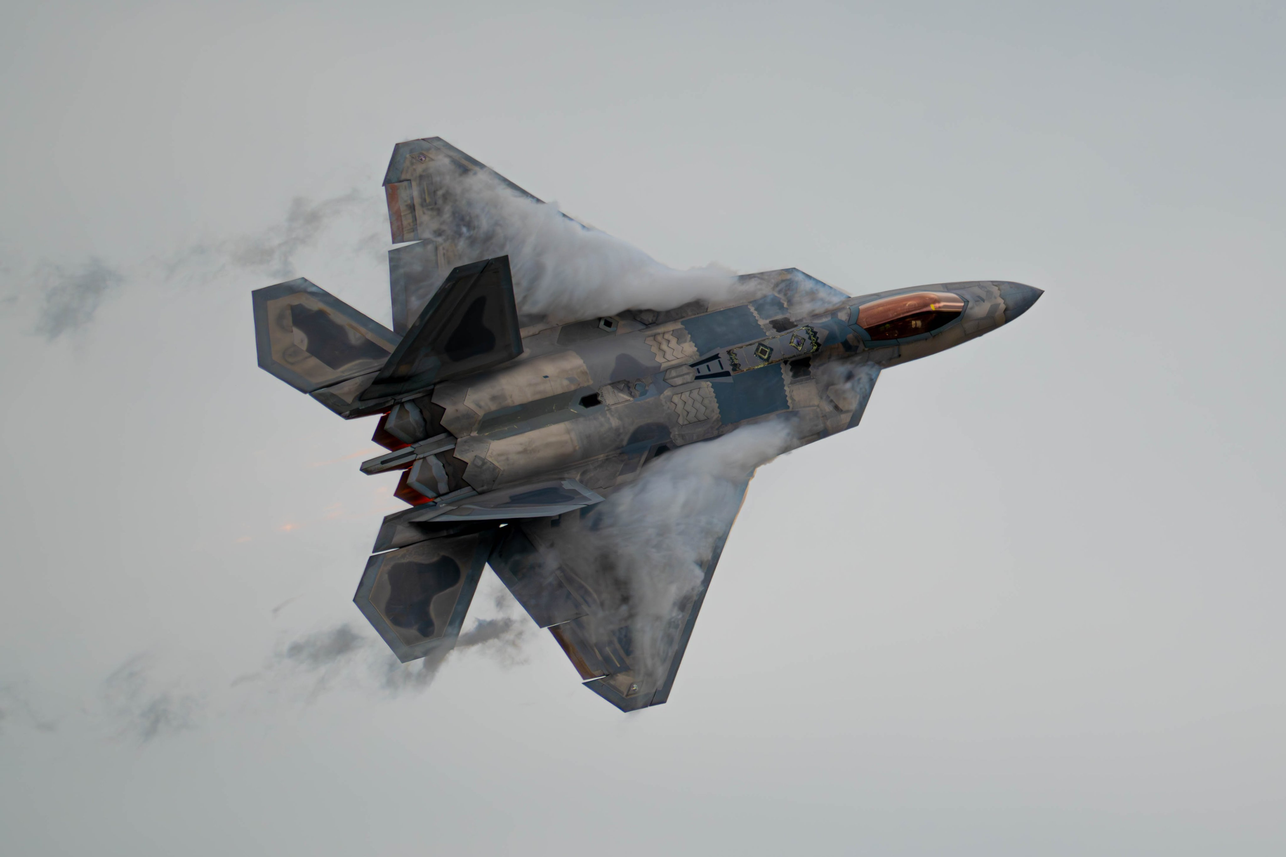 F-22战斗机最新图片展示，速度与力量的完美结合，F-22战斗机最新图片展示，速度与力量的绝美展现