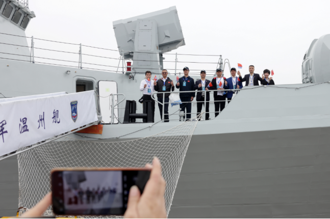 温州舰排水量揭秘，揭示其强大的作战能力与规模，温州舰排水量揭秘，作战能力与规模一览无余