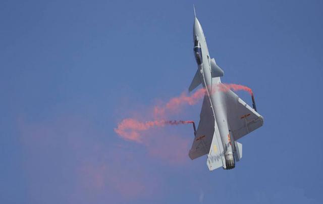 歼-10战机,超音速的空中猛龙,歼-10战机,超音速空中猛龙霸主亮相!