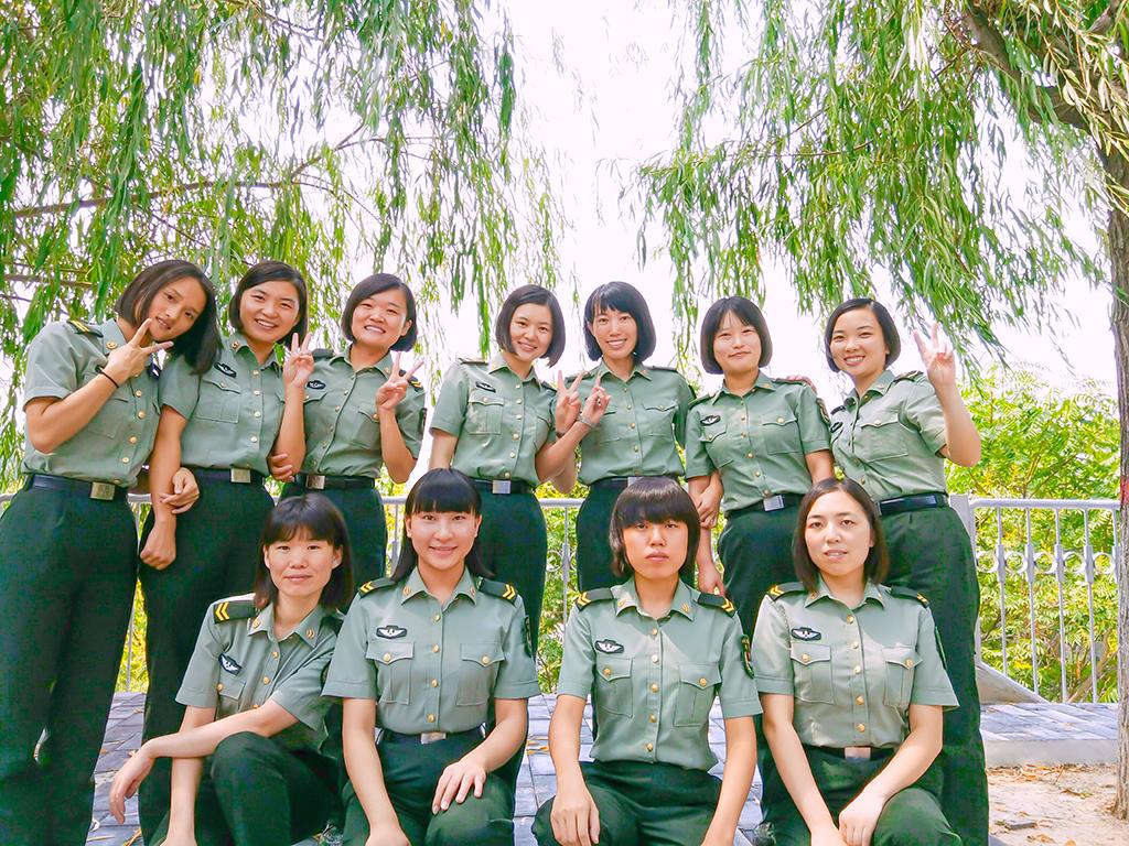 中国女兵谁最漂亮，美丽与英勇的完美结合，中国女兵的美丽与英勇，谁最耀眼？