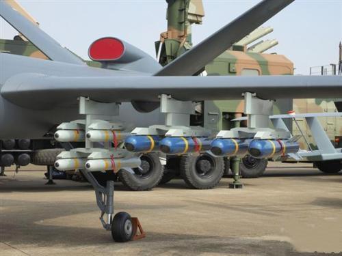 阿帕奇武装直升机最大载弹量探究,阿帕奇武装直升机最大载弹量分析揭秘