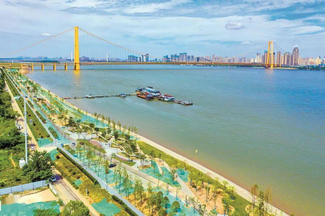 海峡两岸的八点半之夜,共赏文化盛宴,海峡两岸共赏八点半之夜的文化盛宴