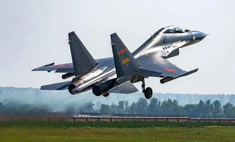 揭秘歼-11战斗机的正面风采，一张正面照片引发的深度探讨，歼-11战斗机正面风采揭秘，一张照片引领深度探讨