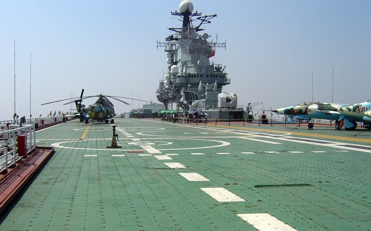 中国用瓦良格号航母的甲板做什么,深度探讨与解析,瓦良格号航母甲板用途深度探讨与解析