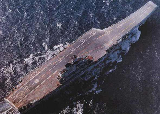 库兹涅佐夫号航母的俯视图,力量与技术的完美结合,库兹涅佐夫号航母俯视图,力量与技术的壮丽融合