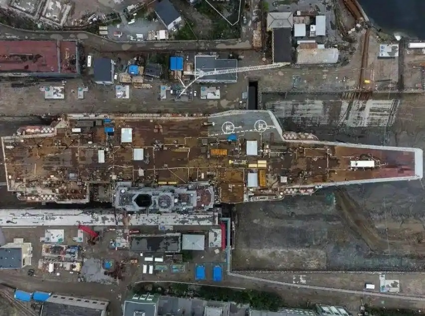 库兹涅佐夫号航母的俯视图,力量与技术的完美结合,库兹涅佐夫号航母俯视图,力量与技术的壮丽融合