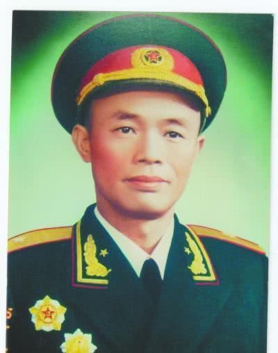 钟伟少将,铁血军魂的杰出代表,钟伟少将,铁血军魂的杰出典范