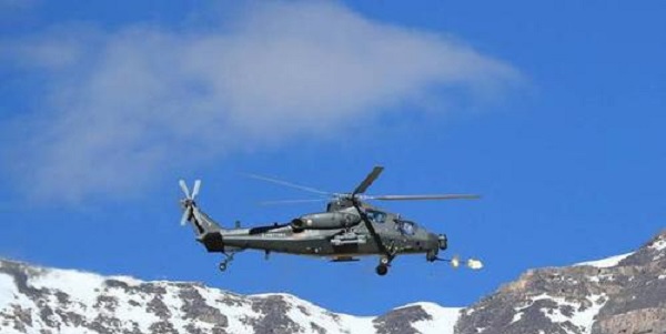 阿帕奇武装直升机与直-10，空中力量的璀璨双子星，阿帕奇与直-10直升机，空中力量的双子星对决