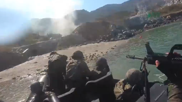 揭秘蛟龙突击队宣传视频,英勇无畏的特种力量展现,蛟龙突击队宣传视频揭秘,特种力量的英勇展现