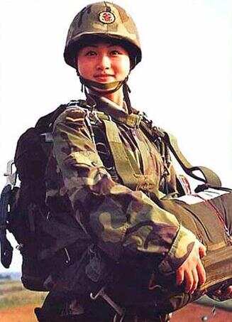 中国女兵最美照片集锦,坚韧与柔美的完美融合,中国女兵坚韧与柔美之美照集锦,完美融合的力量与风采