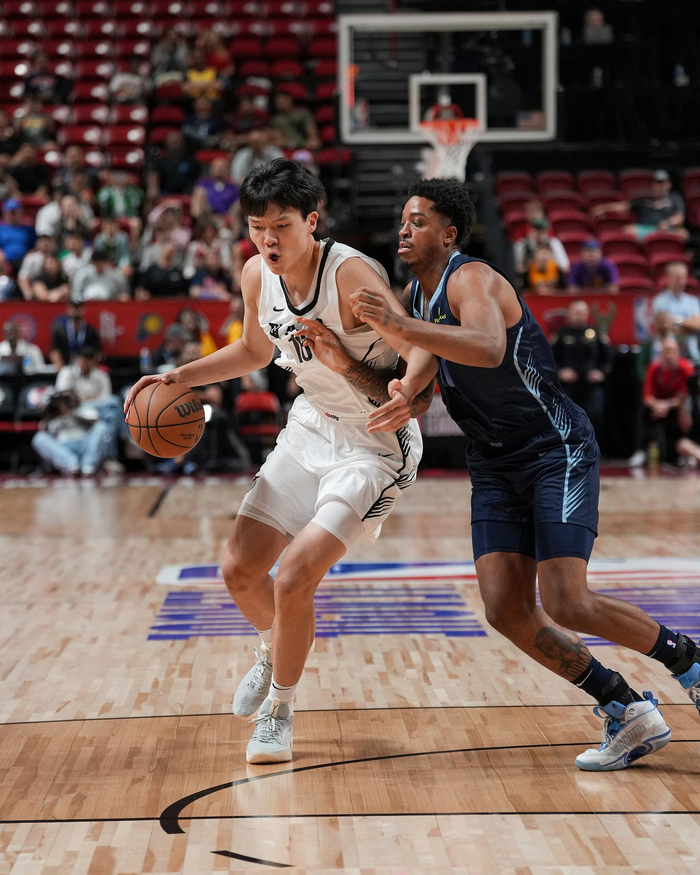 澳门自古以来以其独特的地理位置和丰富的文化魅力吸引着无数人的目光。随着时代的发展,澳门这座美丽的城市也在不断地焕发新的活力。本文将围绕澳门、新澳门六肖这一主题展开,探讨澳门未来的发展前景和文化魅力。,澳门魅力揭秘,新澳门六肖与未来发展展望