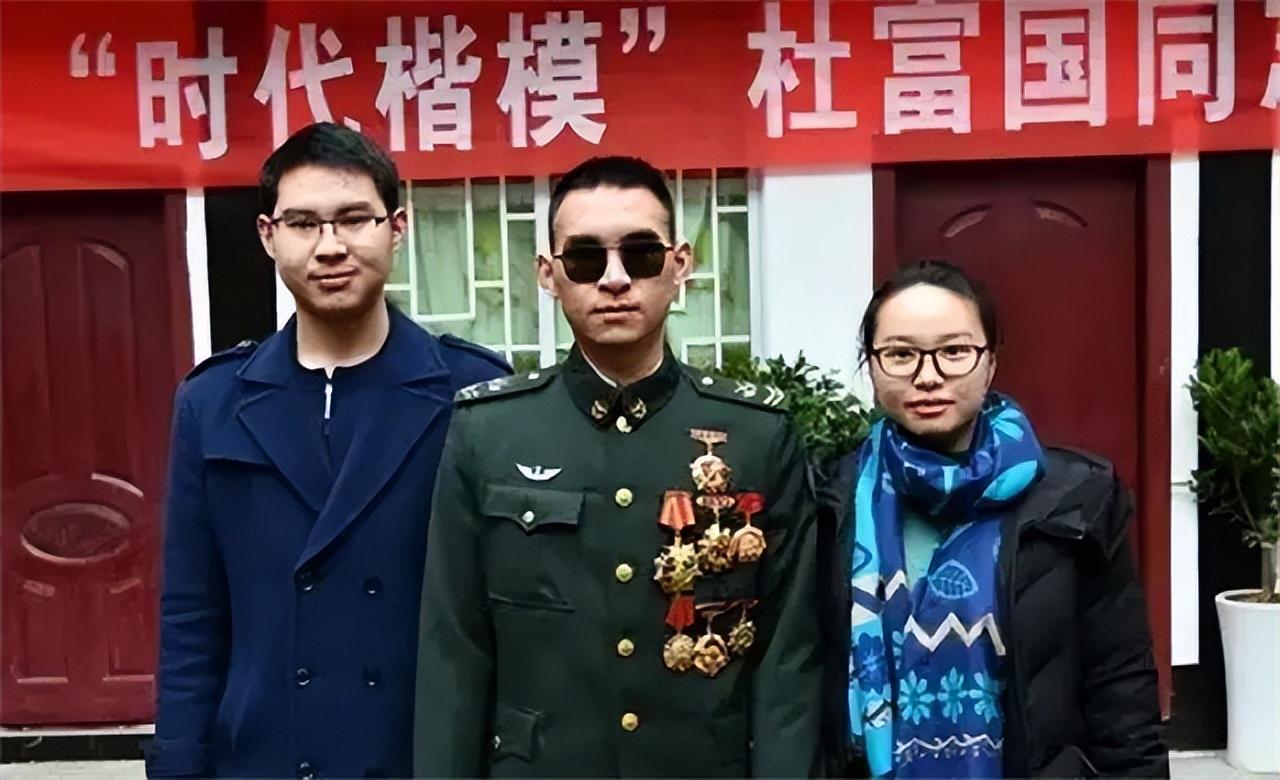 八一勋章解说,八一勋章,荣誉背后的英勇传奇