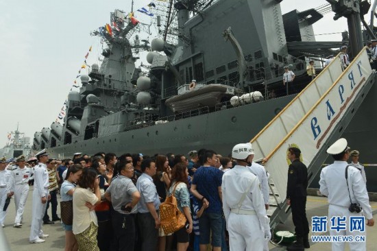 瓦良格号导弹巡洋舰与重庆号,两大舰载力量的交汇与对比,瓦良格号导弹巡洋舰与重庆号,两大舰载力量的交汇对比分析