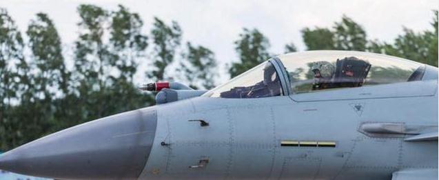 歼-10C新改型露面，揭示中国空军现代化进程的显著成果，歼-10C新改型亮相，展现中国空军现代化飞跃成果