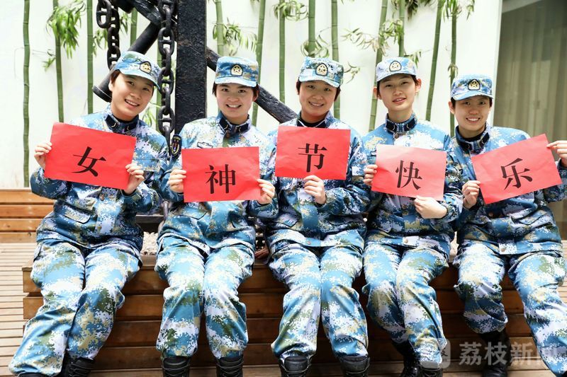 女兵精神,坚韧、勇敢与荣耀的赞歌,女兵精神,坚韧、勇敢与荣耀的颂歌