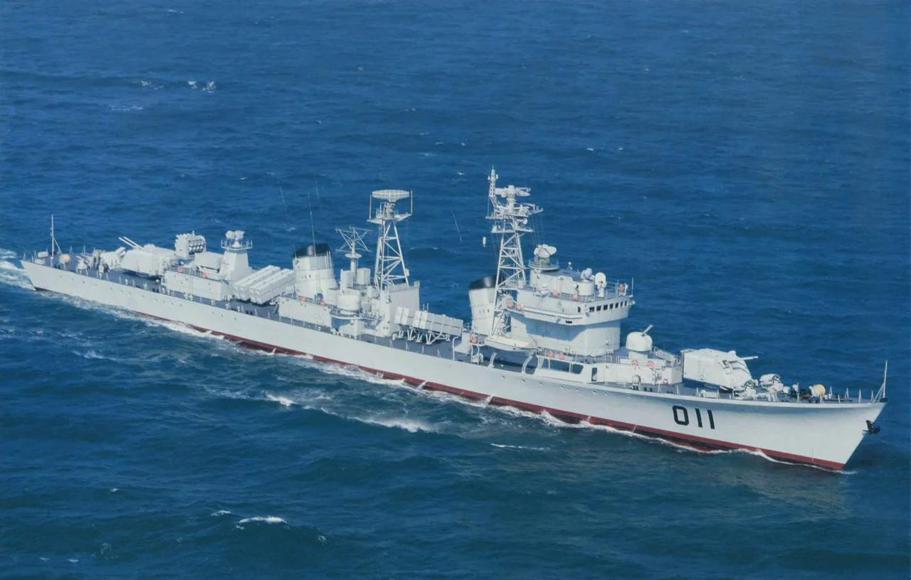 中国海军的骄傲,56型与051型驱逐舰的力量展现,中国海军力量展现,56型与051型驱逐舰的骄傲