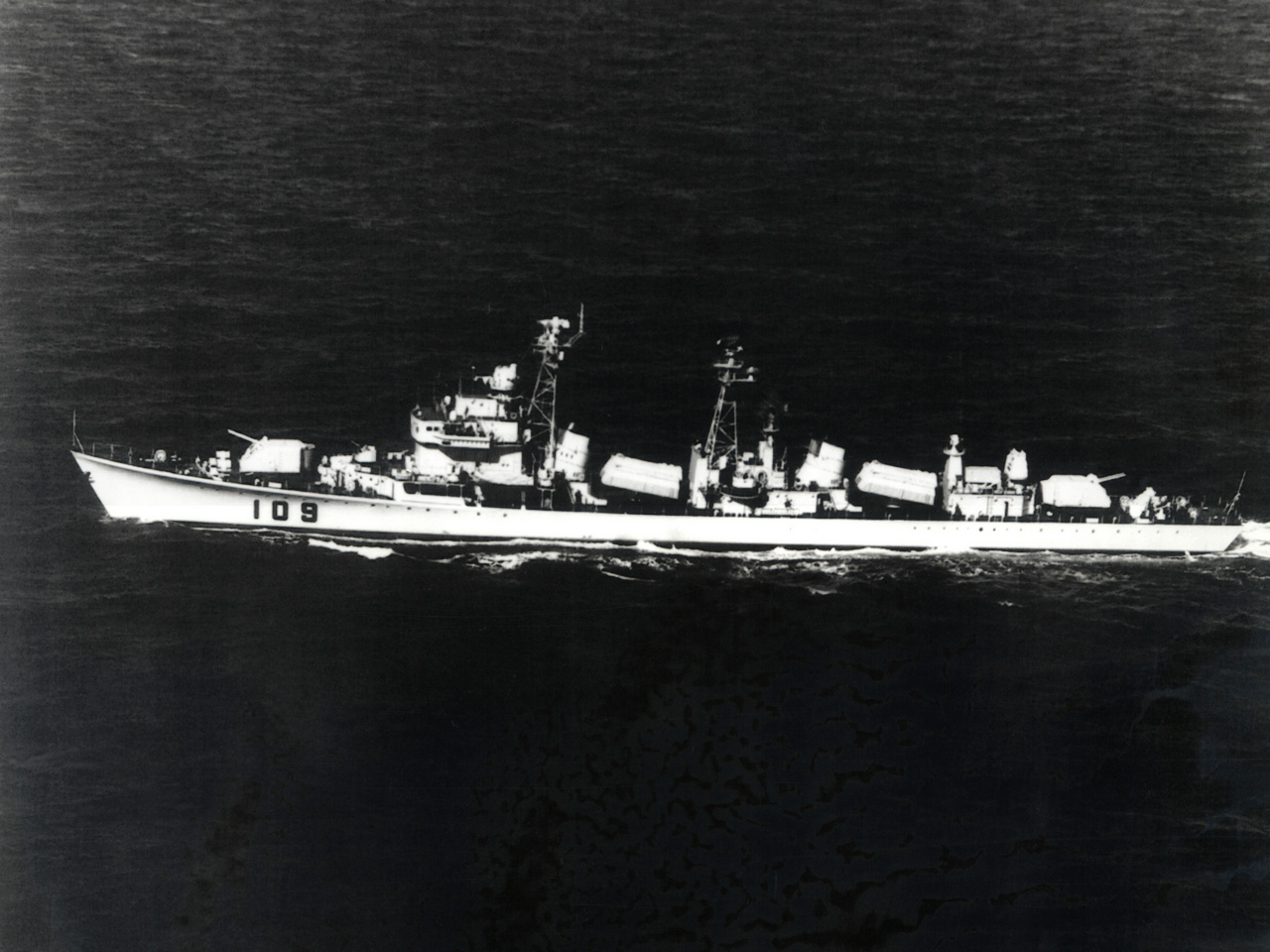 中国海军的骄傲,56型与051型驱逐舰的力量展现,中国海军力量展现,56型与051型驱逐舰的骄傲