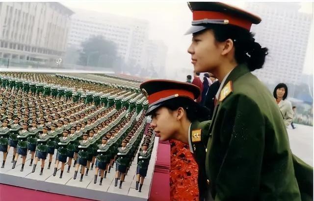 阅兵方阵介绍语——展现国家力量与荣耀的壮丽画卷，阅兵方阵，展现国家力量与荣耀的壮丽画卷风采展示