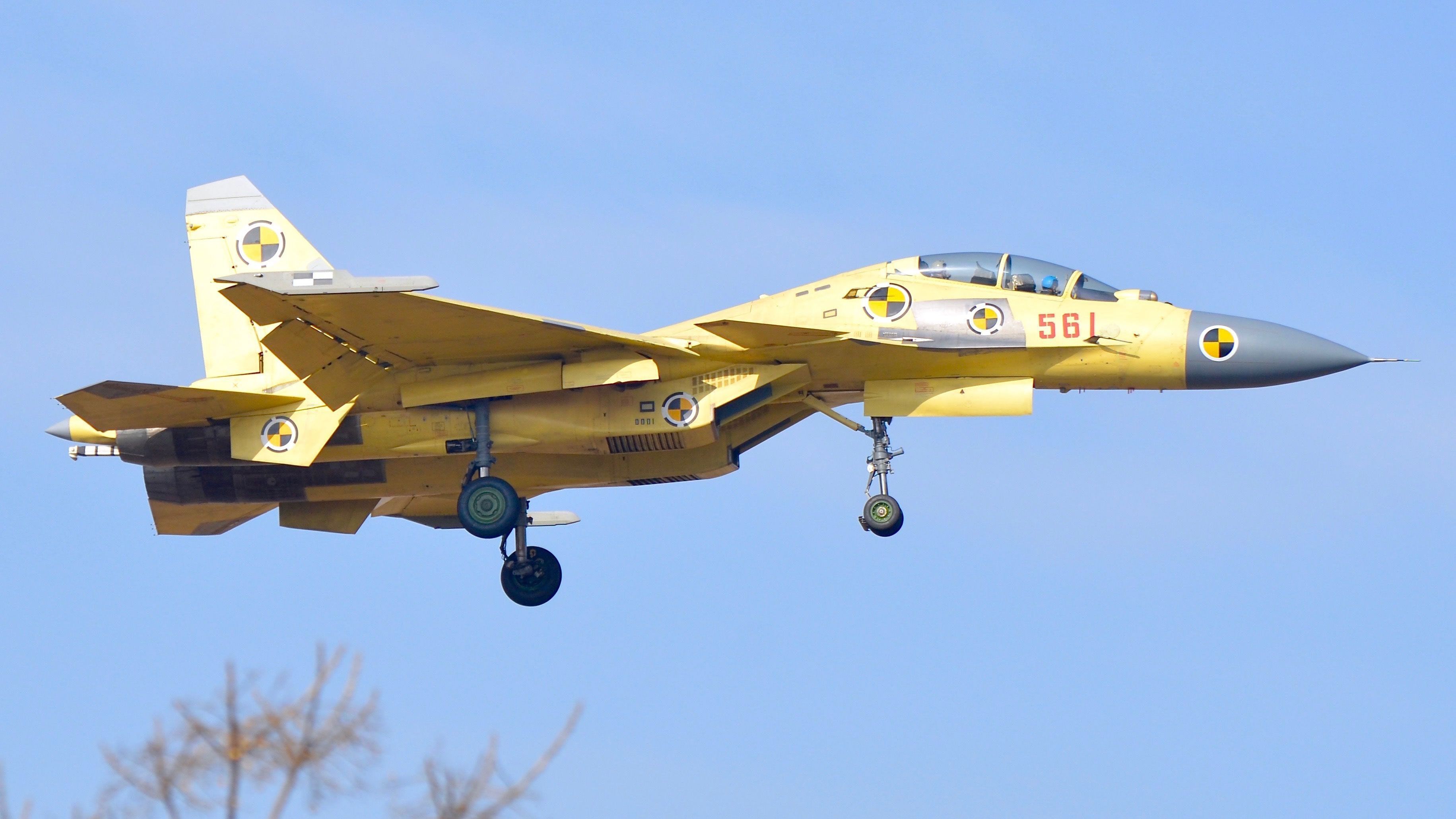 歼-15战斗机重量揭秘，揭示其强大的战斗能力与重量之谜，歼-15战斗机重量揭秘，战斗能力与重量之谜探秘