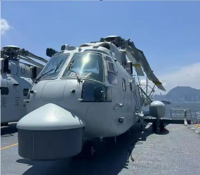 直-18F照片,揭示中国海军新一代空中力量的风采,中国海军新一代空中力量风采展现,直-18F照片揭示实力