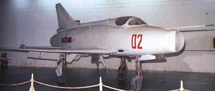 阡12战斗机,空中力量的璀璨明珠,阡12战斗机,空中璀璨明珠的力量展现