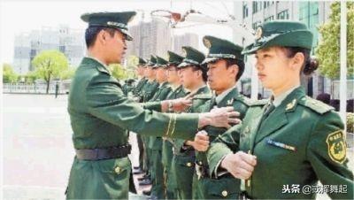 中国女兵,帅气背影的图片与故事,中国女兵的帅气背影与故事风采展示