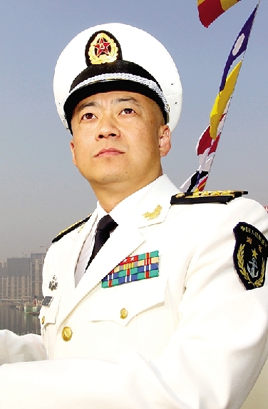 辽宁舰现舰长,海军精英的杰出代表,辽宁舰舰长,海军精英翘楚,杰出代表展风采
