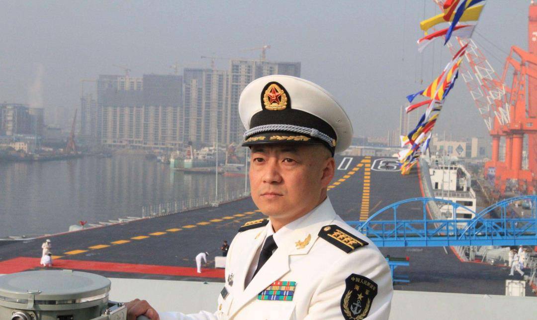 辽宁舰现舰长,海军精英的杰出代表,辽宁舰舰长,海军精英翘楚,杰出代表展风采