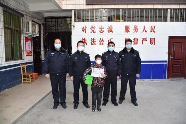 歼八战斗机,空中加油的卓越能力,歼八战斗机,空中加油的空中力量之巅