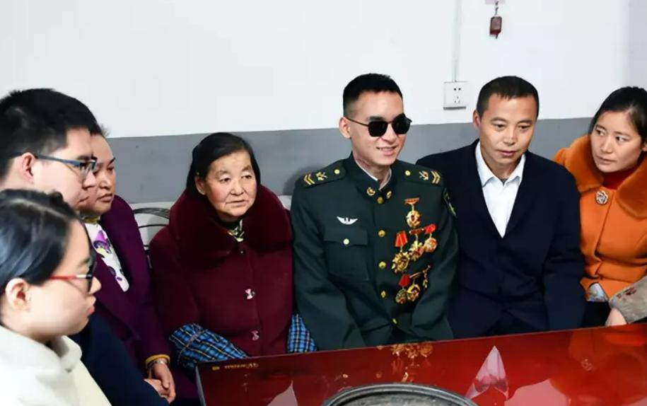 普通人能获得八一勋章吗,解析八一勋章的授予背景与条件,普通人能否获得八一勋章?八一勋章授予背景与条件解析