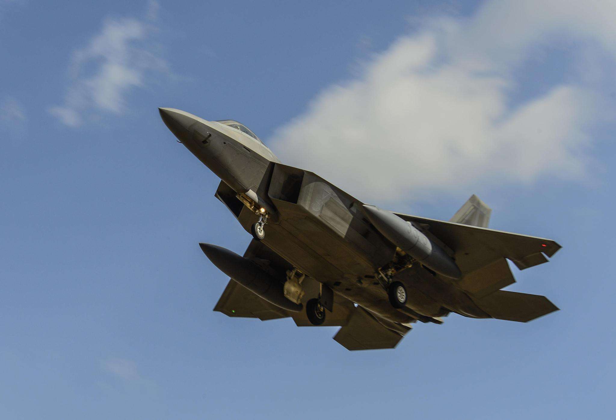 探索F-22猛禽战机，高清图片下的震撼力量，F-22猛禽战机震撼力量，高清图片探索