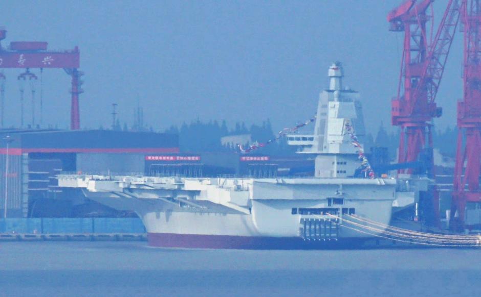 中国海军新里程碑，003型航母下水仪式隆重举行，中国海军新里程碑，003型航母下水仪式盛大举行