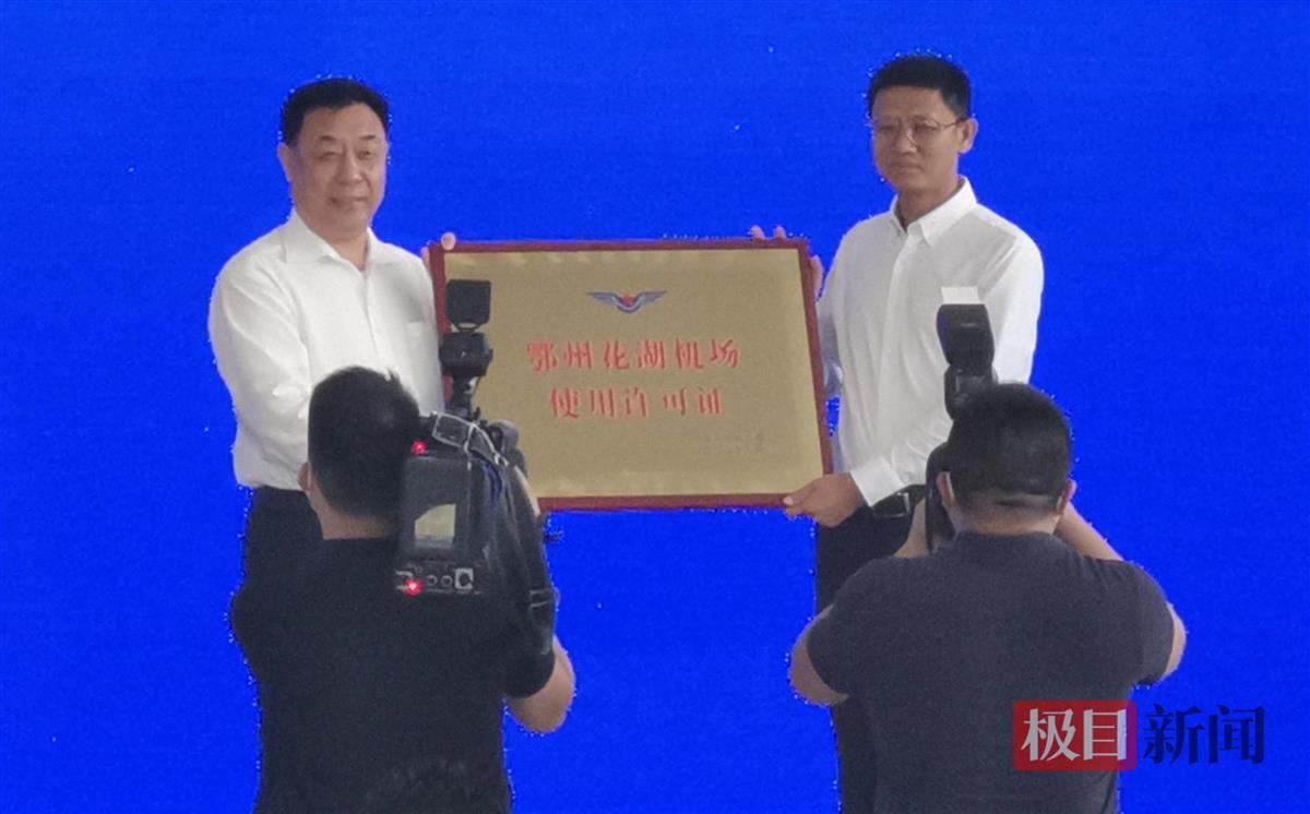 山东舰正式入列,中国海军迈入新时代的里程碑,山东舰正式入列,中国海军迈入新时代的里程碑事件纪念报道